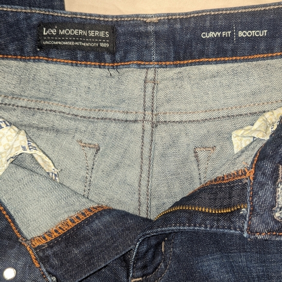 Lee Modern Series Women's Curvy Fit Bootcut Jeans - Picture 6 of 11